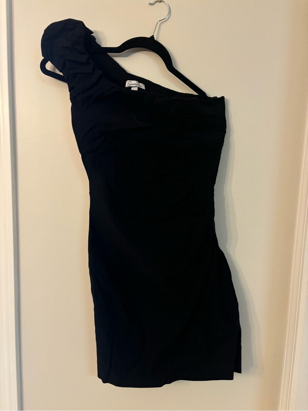 Speechless One-Shoulder Black Cocktail Dress with Ruffle Strap